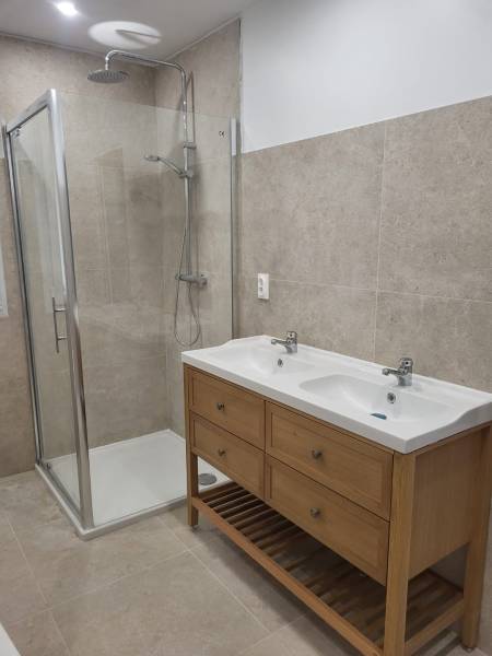 installation d une cabine de douche et meuble double vasque a vidauban